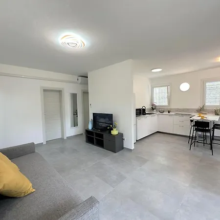 Clara - Singola Con Giardino Privato E Barbecue