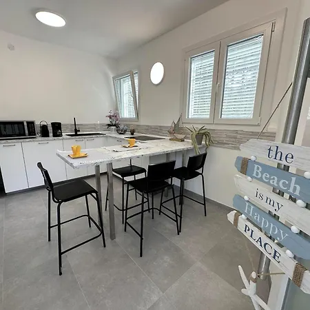 Clara - Singola Con Giardino Privato E Barbecue Lignano Sabbiadoro