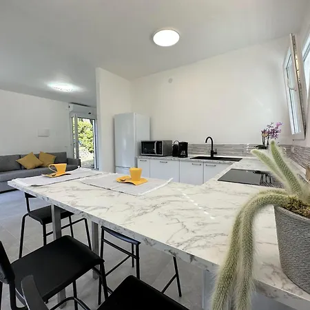 Clara - Singola Con Giardino Privato E Barbecue Villa Lignano Sabbiadoro