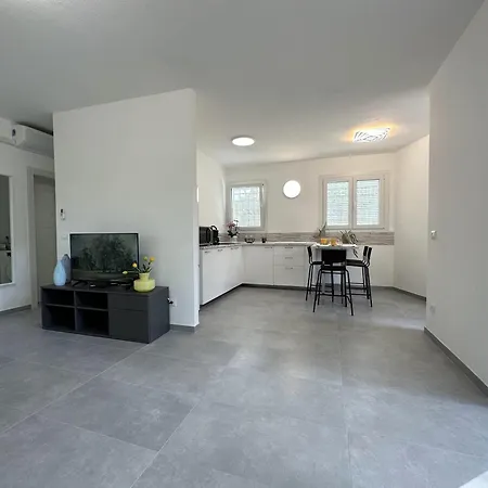 Clara - Singola Con Giardino Privato E Barbecue *