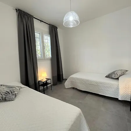 Clara - Singola Con Giardino Privato E Barbecue Villa *